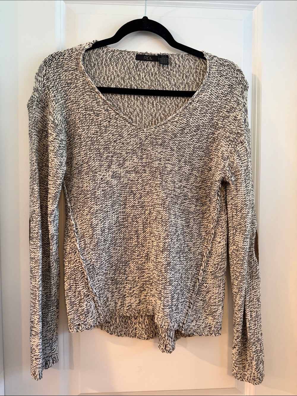 RDI Marled Black and White V-Neck Sweater